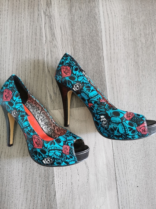 Iron Fist Shoes - Iron Fist Vintage Y2K Muerte Punk  Skull Rose Print High Heel Pumps. Size 10.